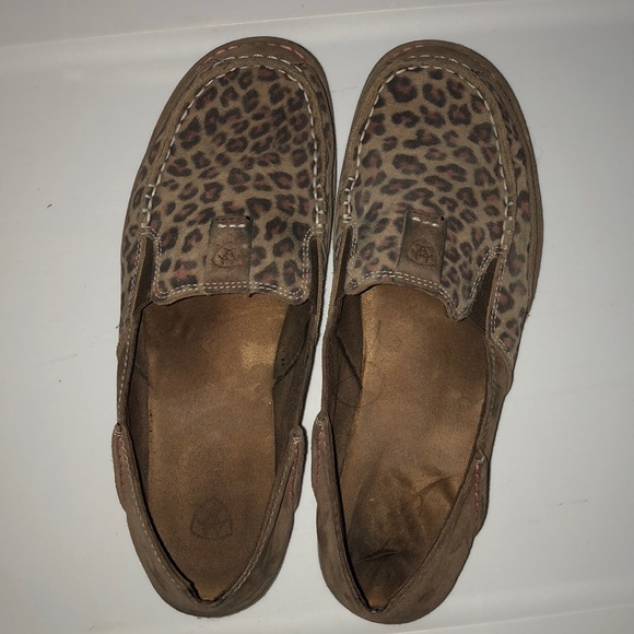ariat leopard cruisers